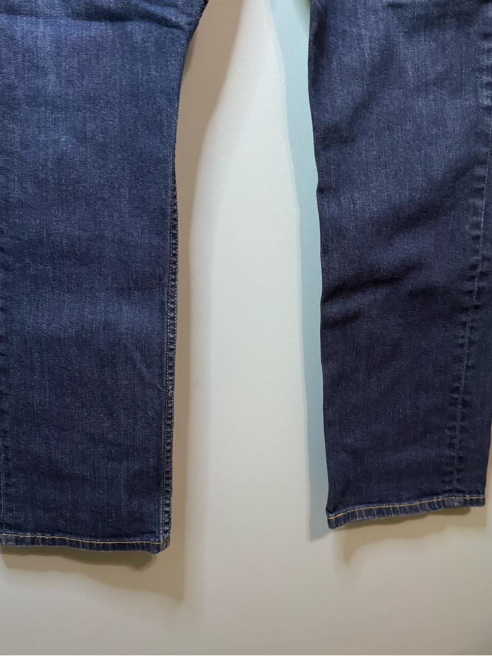 Levi's 513 Slim Straight Jeans in Dark Wash. Mens. 36x30 - Picture 5 of 10